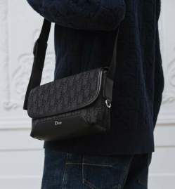 Picture of Dior Mens Bags _SKUfw239243983fw